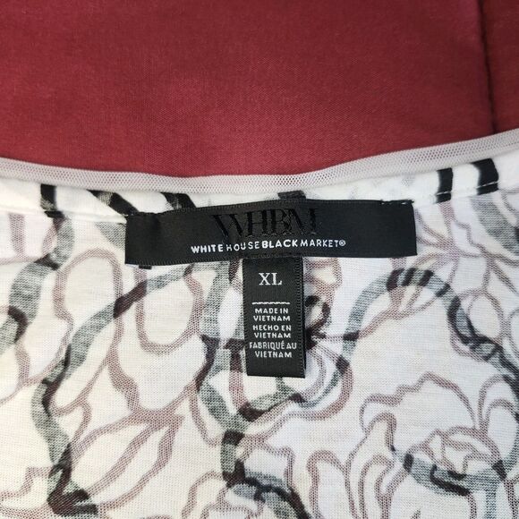 White House Black Market Floral V-Neck Top Women XL Black White Short Sleeve - Picture 6 of 9